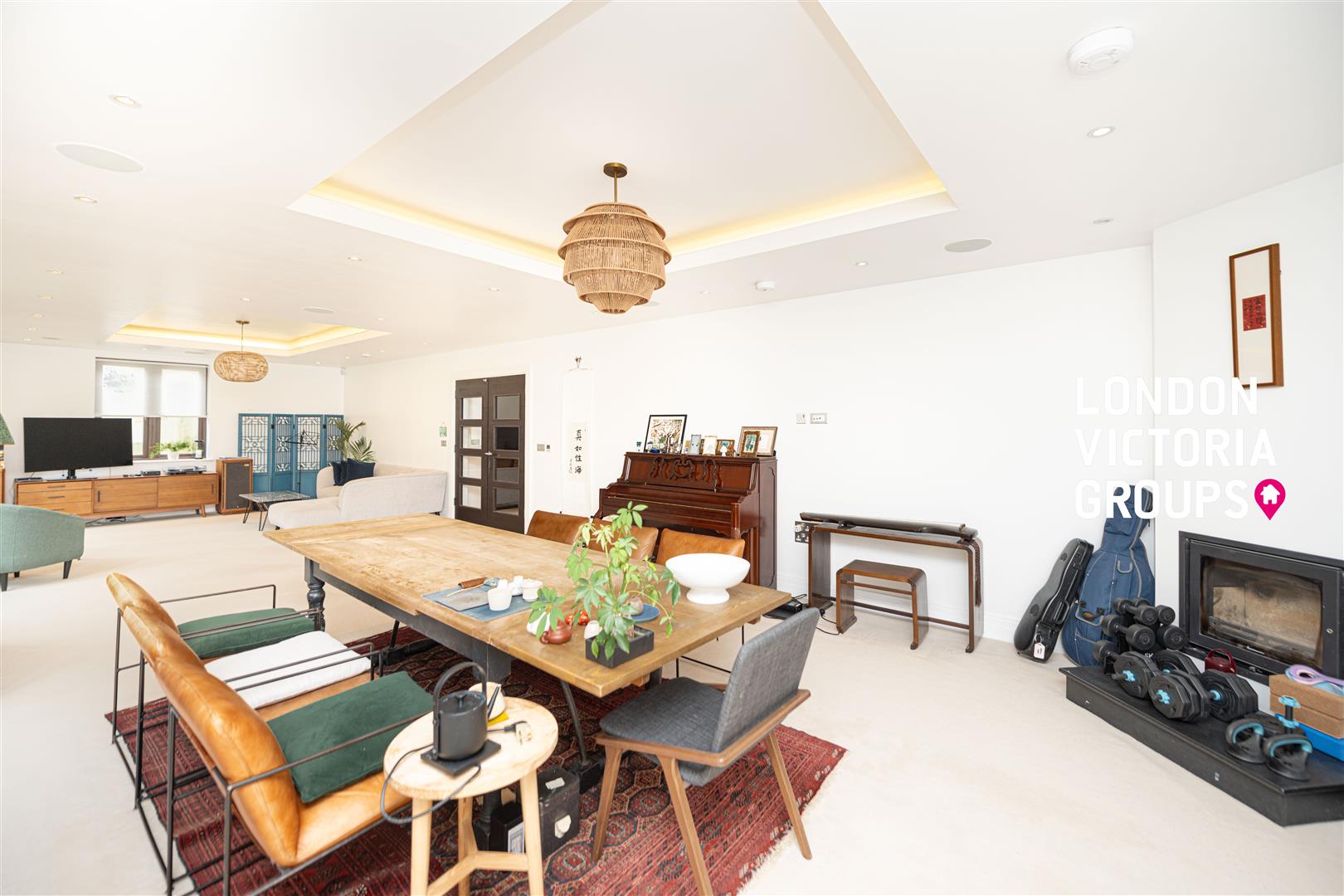 6 bed property in Duchess Crescent, Stanmore